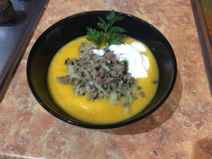 Тыквенный суп-пюре с сыром и фаршем 