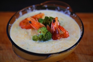 Тыквенный суп с креветками и брокколи 