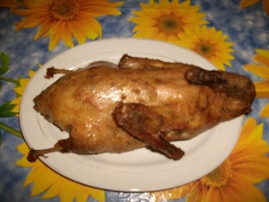 Утка в духовке запеченная целиком в рукаве 