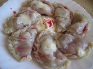 Вареники с вишней из теста на молоке 