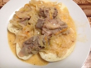 Венгерский сегединский гуляш с квашеной капустой 