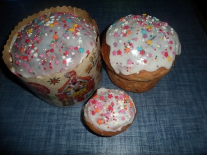 Вкусный кулич на Пасху на топленом молоке с изюмом и на сухих дрожжах в духовке 