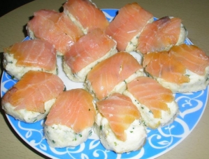 Закуска с красной рыбой и картошкой 