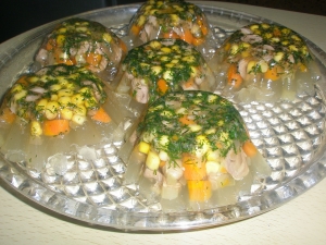 Заливное из курицы в формочках на Новый год 