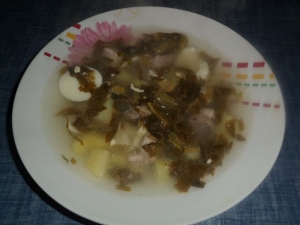 Зеленые щи из щавеля с яйцом и свининой 