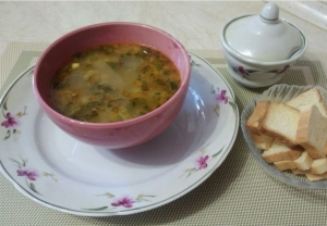 Зеленый борщ с щавелем и яйцом 