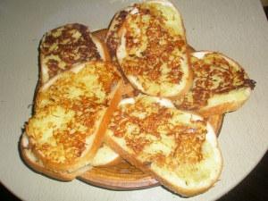 Жареные бутерброды с картошкой и луком 