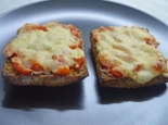 Брускетта с сыром и помидорами