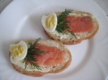 Бутерброды с красной рыбой и яйцом 