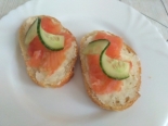 Бутерброды с красной рыбой и огурцом на праздник 