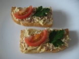 Бутерброды с печенью трески, яйцами и помидорами 