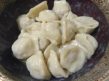 Домашние пельмени на пельменнице с мясом и из теста на воде 