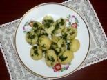 Молодой картофель с укропом и чесноком 