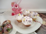 Пасхальные кексы с цукатами, изюмом и глазурью