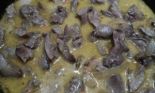 Печень куриная в сметане с луком 