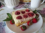 Песочный пирог с клубникой и творогом 