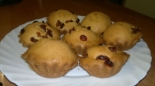 Простые кексы с изюмом на сметане с маслом в формочках 