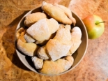 Рогалики с яблоками и корицей на сухих дрожжах