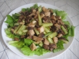 Салат с курицей, грибами и огурцами без майонеза 