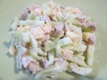 Салат из 3-х ингредиентов: курицы, сыра и огурца 
