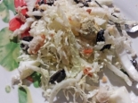 Салат из пекинской капусты с маслинами и яйцами 