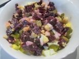 Салат из свеклы с яйцом и соленым огурцом 