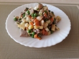 Салат с языком, грибами и горошком 
