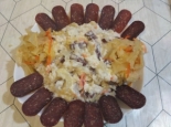 Салат-закуска с квашеной капустой и колбасой салями 