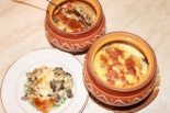 Жюльен с курицей и грибами в горшочках 