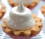 Как правильно взбивать белки с сахаром